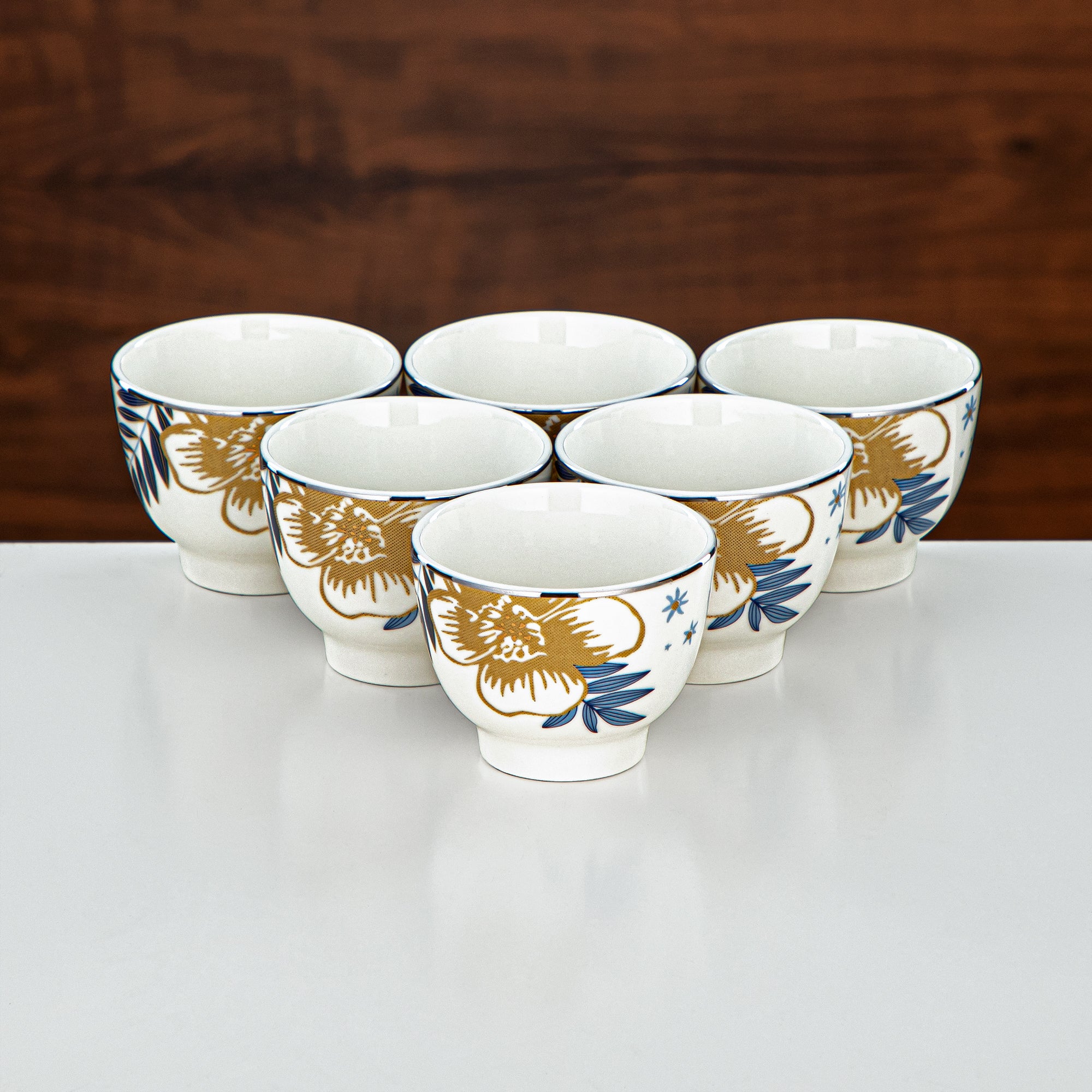 طقم ترمس المرجان وشاي مطفي فضي وذهبي قطعتان (1L + 1L) + طقم كاسات وأواني بورسلين أزرق بنقشة نباتية 18 قطعة – تقديم أنيق | مجموعة عصرية