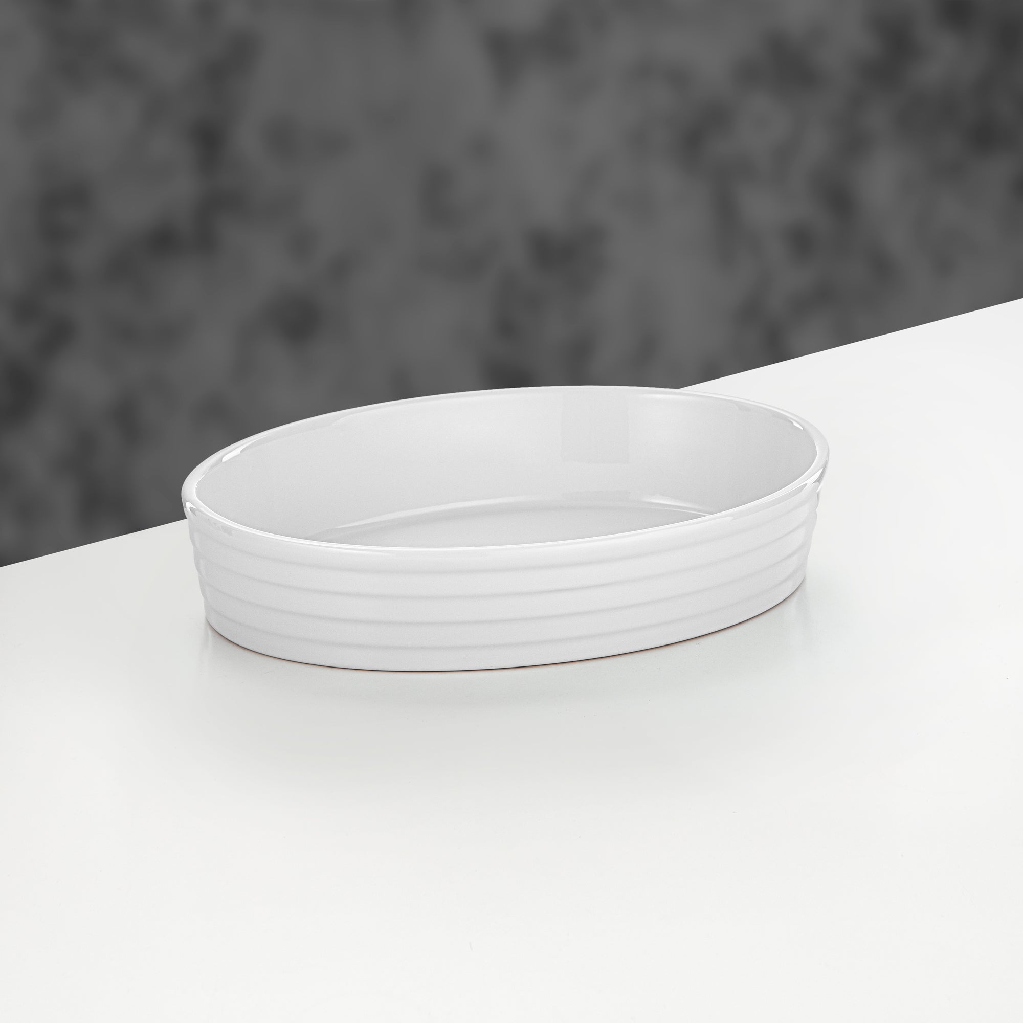 Almarjan Oval Hot Pot 2.8L White & Silver