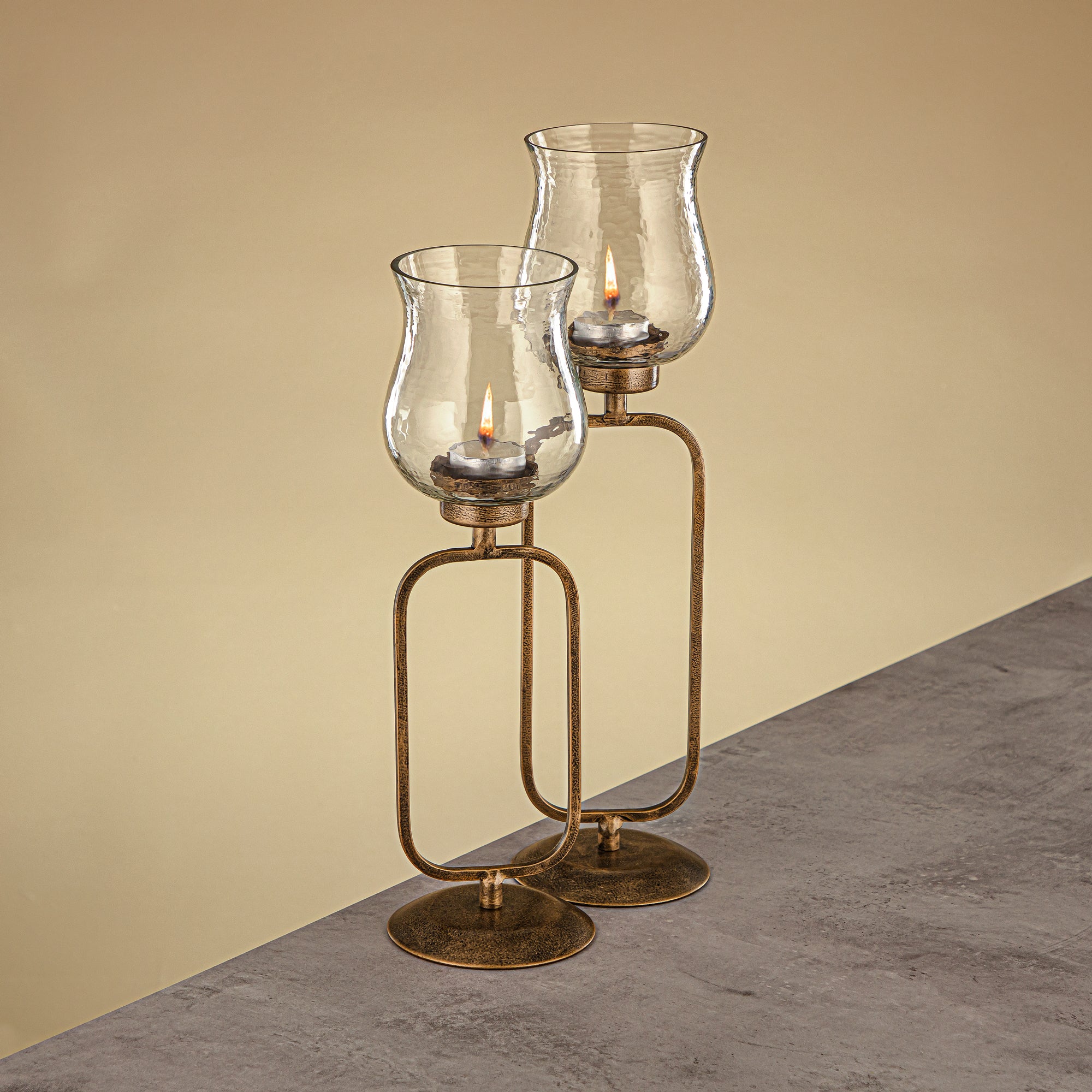 حامل شموع العنصر المرجان، زجاج شفاف مطروق، 11x11x41 سم، حامل ذهبي عتيق (GMT2960015)