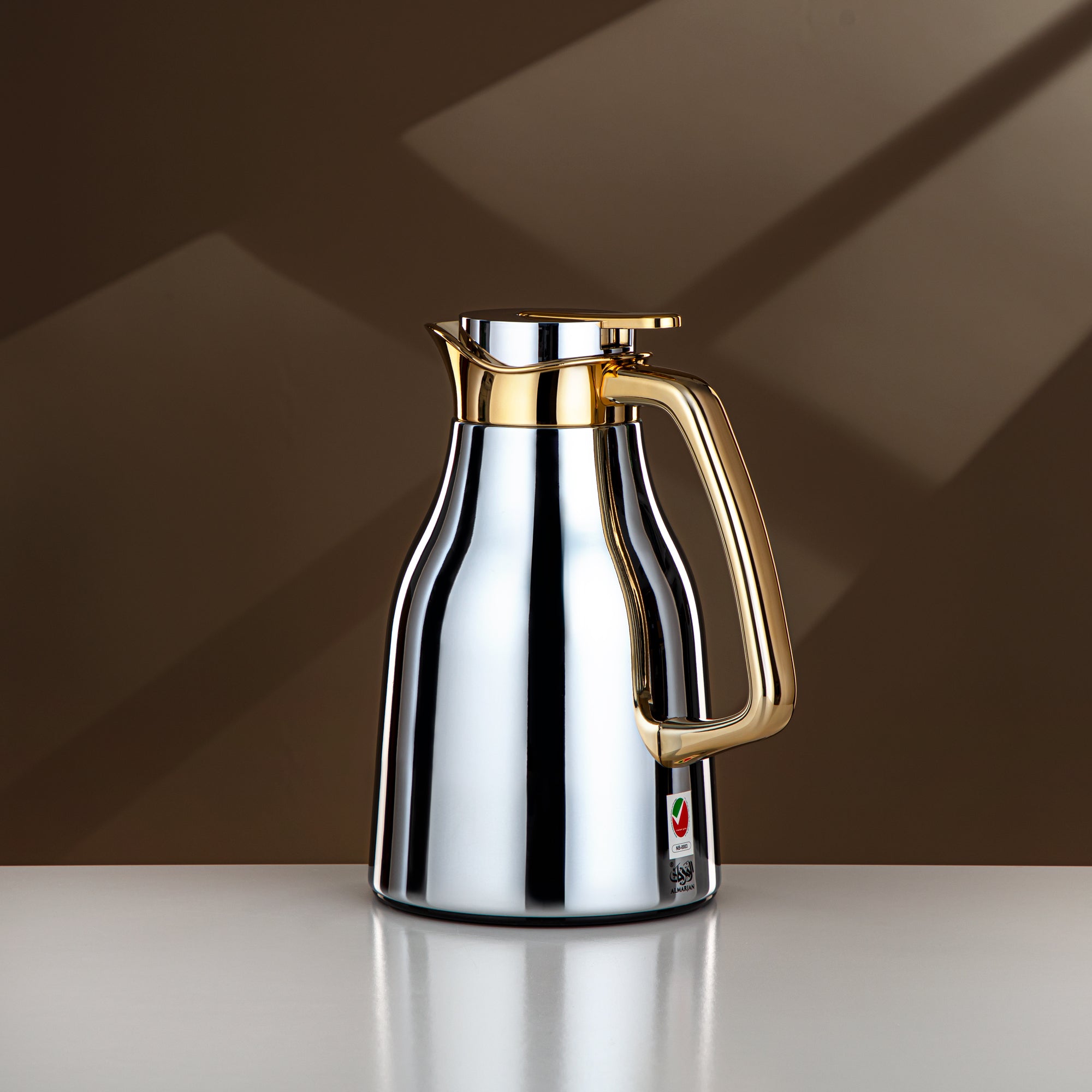 ترمس المرجان سعة 0.7 لتر باللونين الفضي والذهبي
RGC-0700CC95