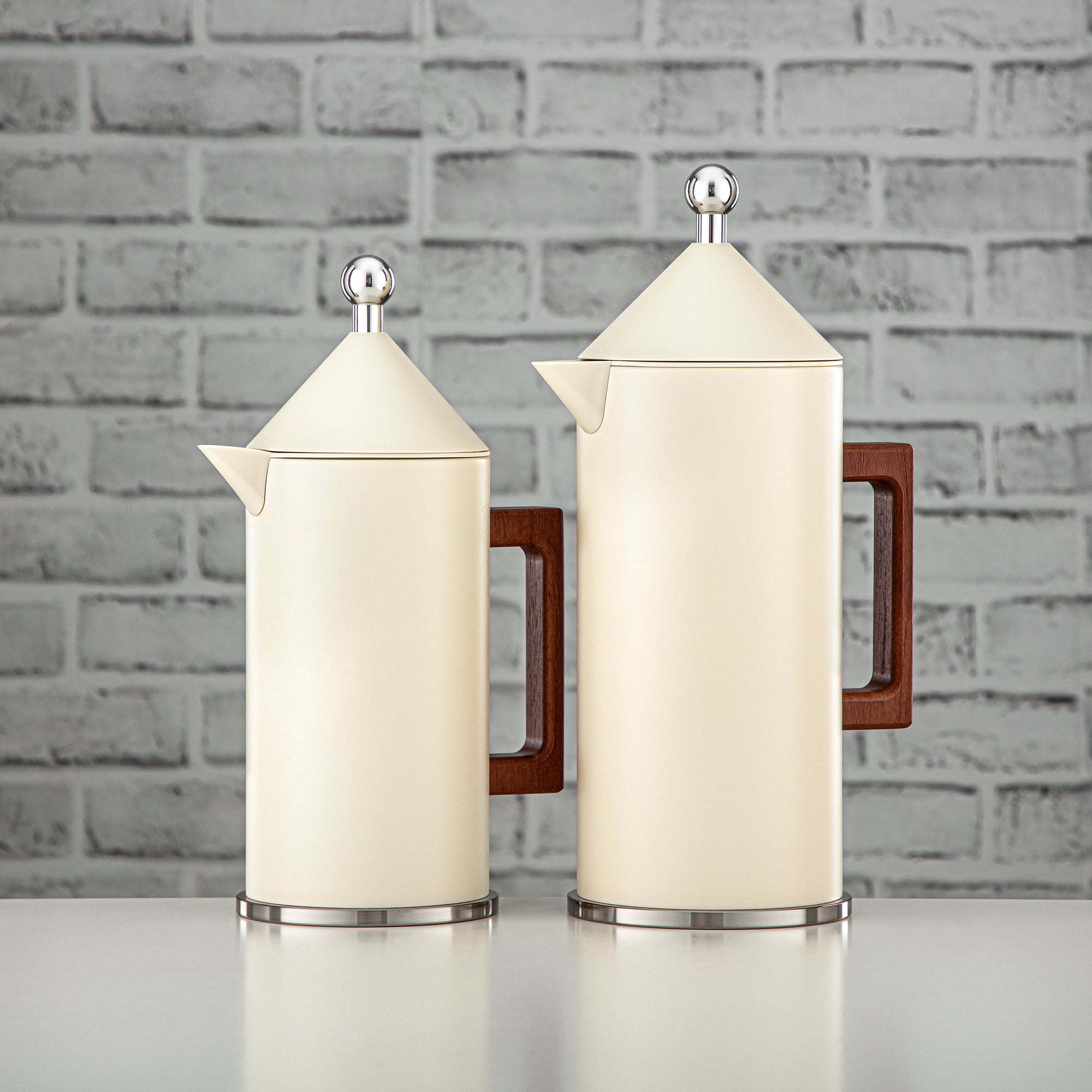 طقم ترامس المرجان زر ضغط 0.6 لتر + 1 لتر رمل وفضي (VAF2950006) - مجموعة طقم ترامس حديثة