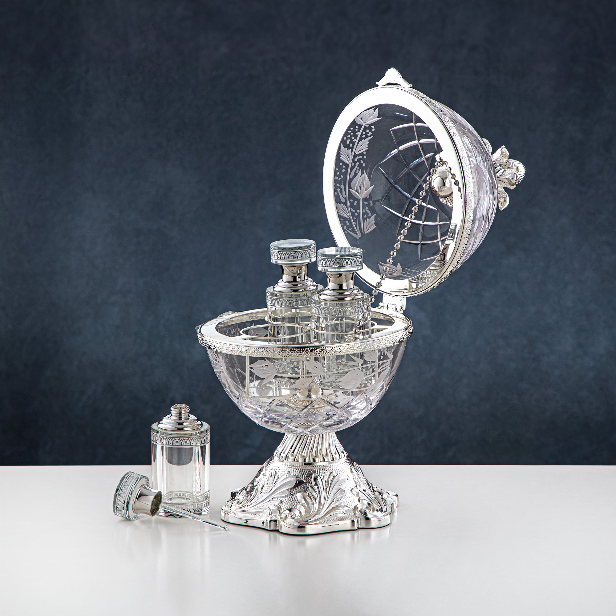 طقم مبخرة وحامل عطور المرجان زجاج ومعدن قطعتان (CC20238015/907) – مجموعة طقوس المنزل الأنيقة