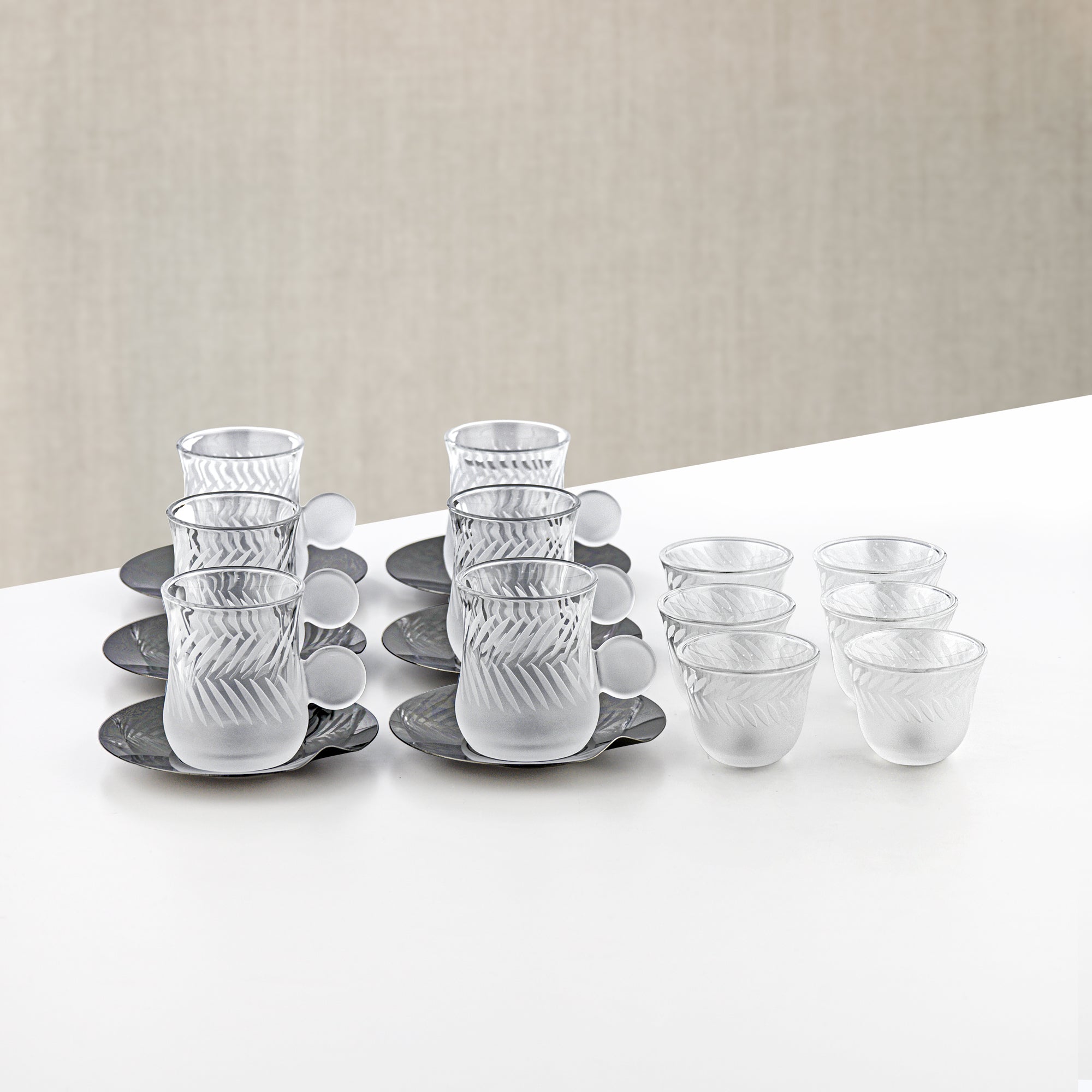 طقم تيرموس المرجان للشاي مع تيرموس 0.7 لتر و1 لتر باللون الأسود غير اللامع