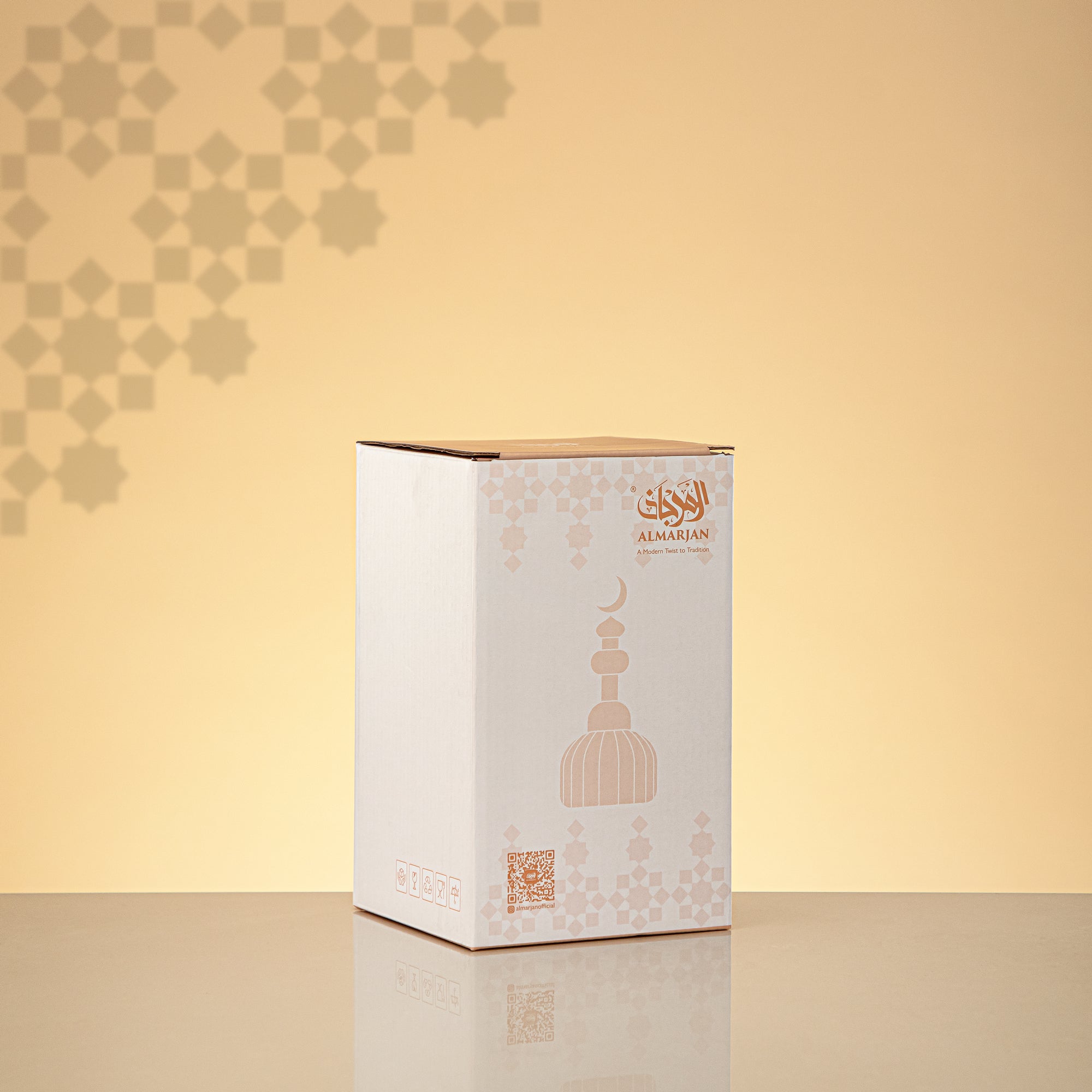 Almarjan Minaret Table Decoration 17cm x 9cm White with Clear Crescent Moon – Noor Al Layali