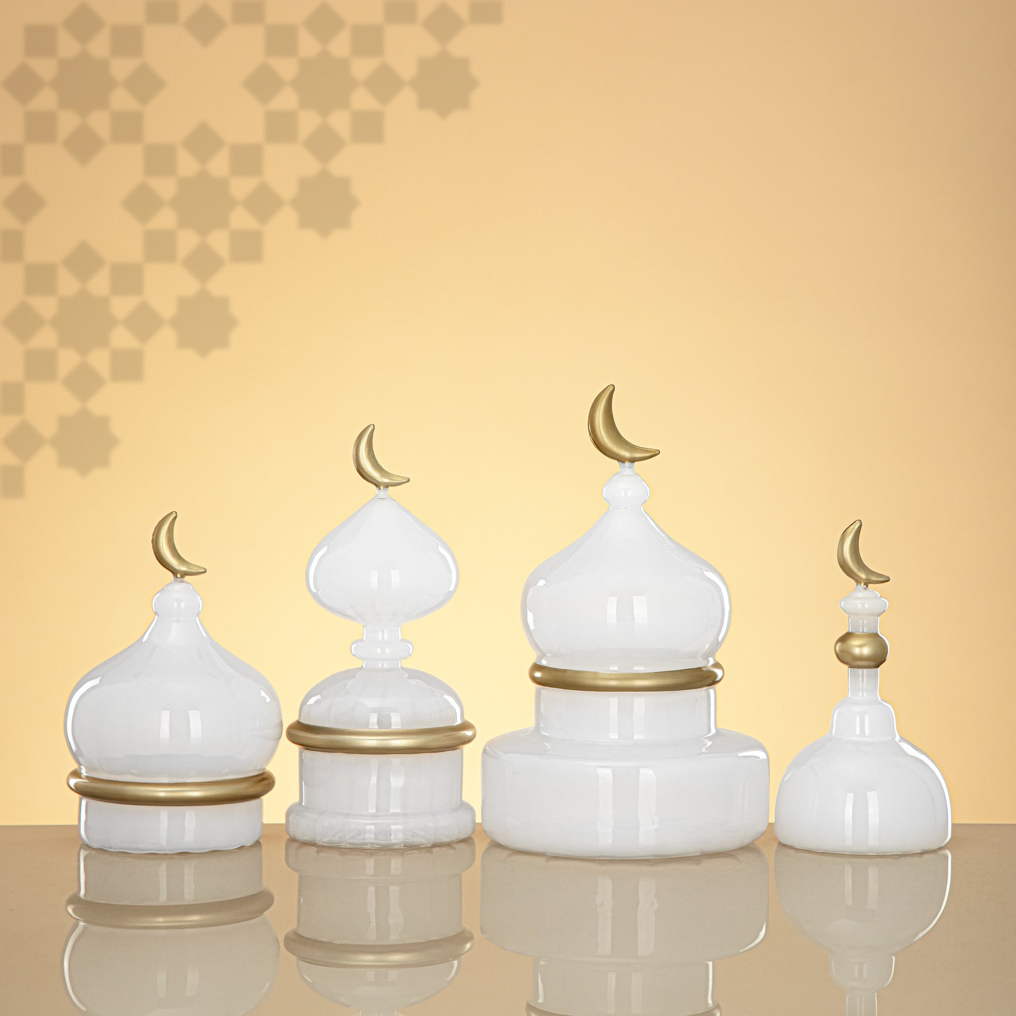 Almarjan Minaret Table Decoration 17cm x 9cm White with Golden Lines & Crescent Moon – Noor Al Layali