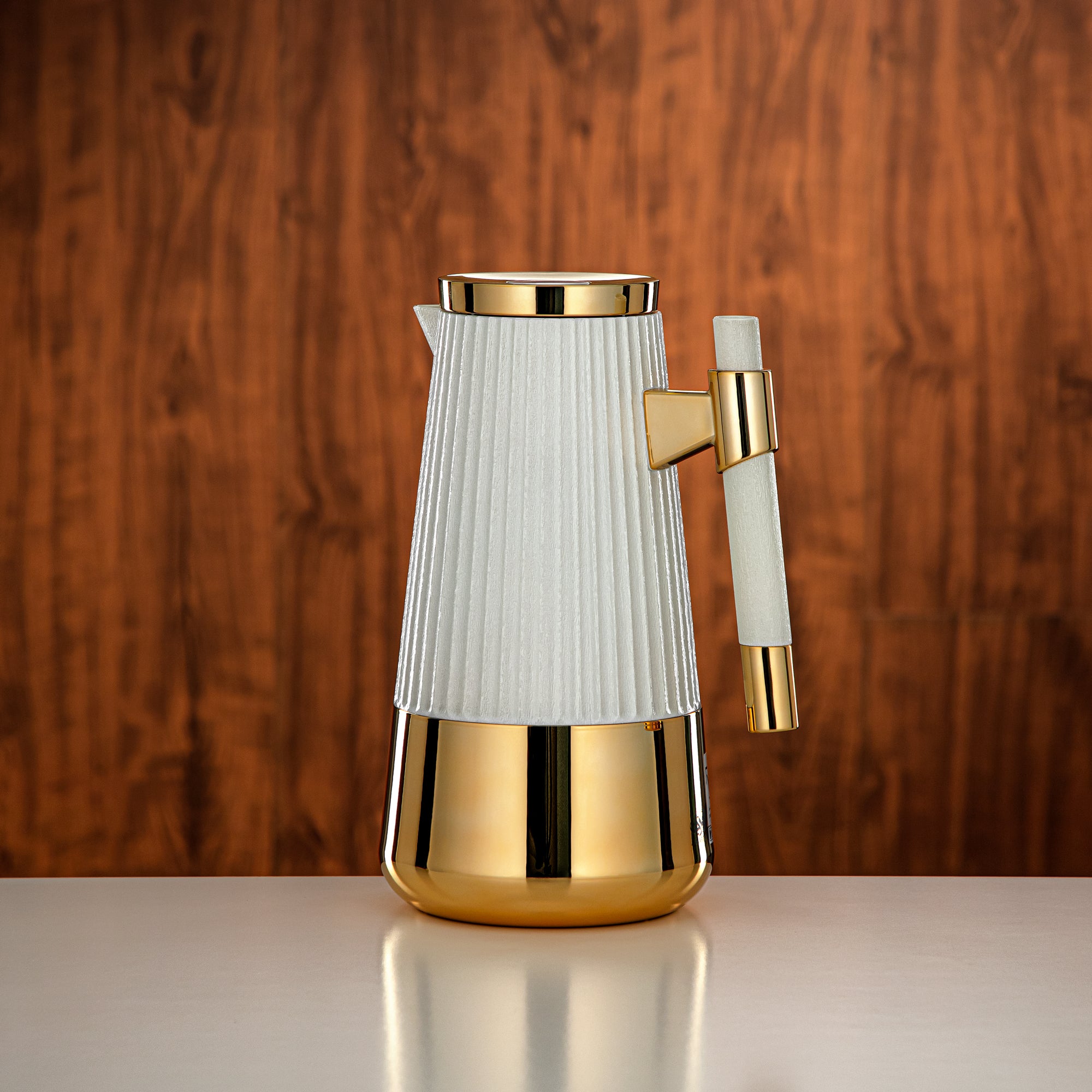 طقم ترامس المرجان 1 لتر + 1 لتر أبيض لؤلؤي وذهبي