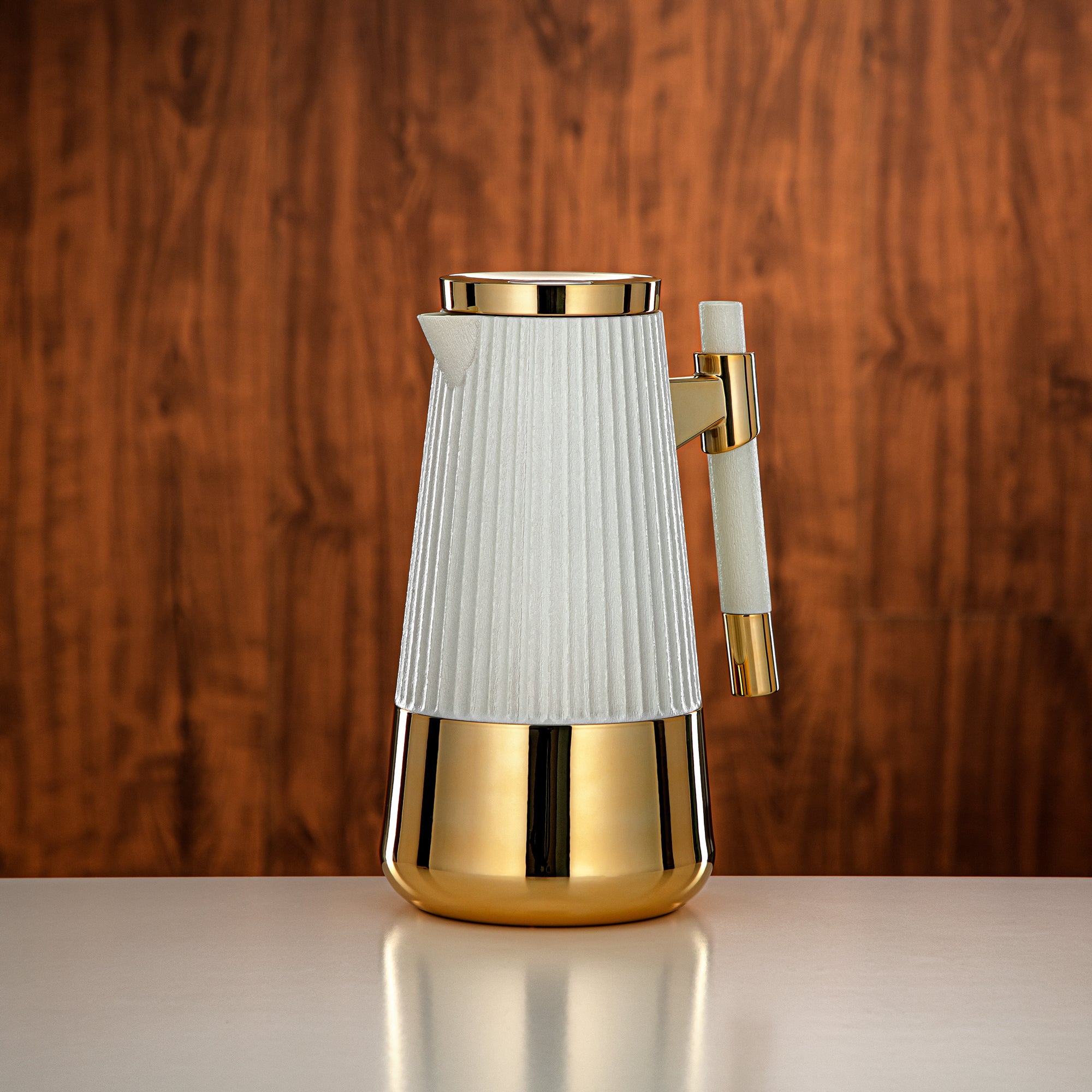 طقم ترامس المرجان 1 لتر + 1 لتر أبيض لؤلؤي وذهبي